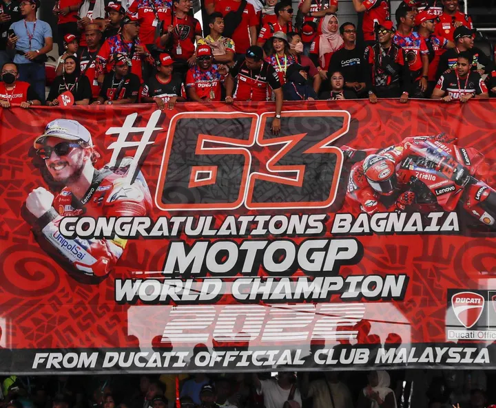 Il fans club Ducati della Malesia anticipa i tempi: si vede che a Sepang non sanno che cosa sia la scaramanzia