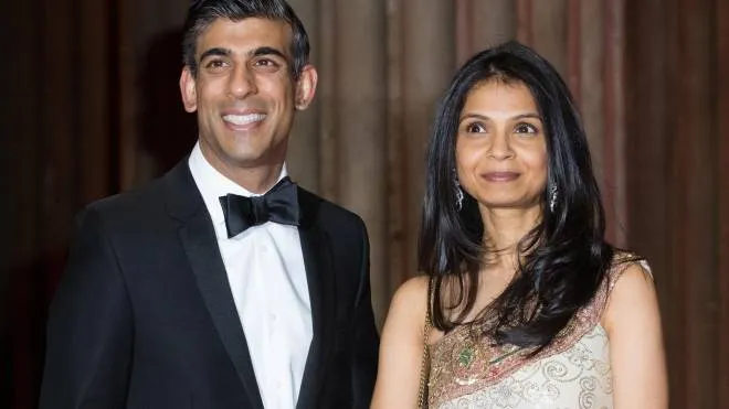 Il neo premier britannico Rishi Sunak, 42 anni, e la moglie Akshata Murthy, 42. Insieme hanno due figlie, Krishna e Anoushka
