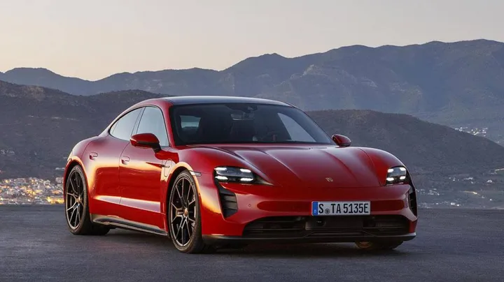 La Porsche Taycan elettrica non rinuncia a prestazioni di altissimo livello La supersportiva accelera da 0 a 100 chilometri orari in soli 2,8 secondi