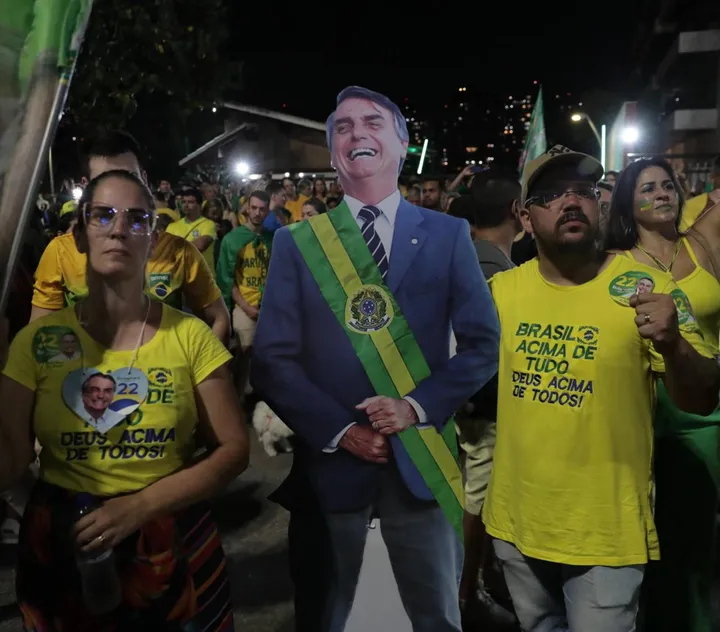 La delusione sul volto dei sostenitori di Bolsonaro, appena appresi i risultati delle elezioni