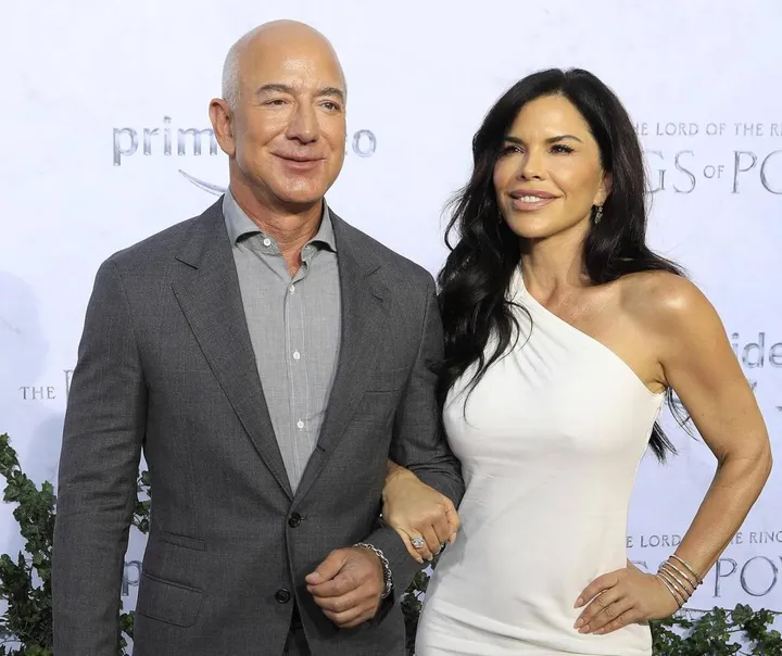 Il presidente di Amazon, Jeff Bezos, insieme con la fidanzata Lauren Sanchez