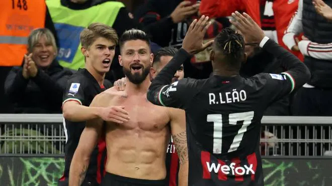 AC Milan's Olivier Giroud (C) jubilates with his teammates  after scoring goal of 2 to 1 during the Italian serie A soccer match between AC Milan and Spezia at Giuseppe Meazza stadium in Milan, 5 November  2022.
ANSA / MATTEO BAZZI