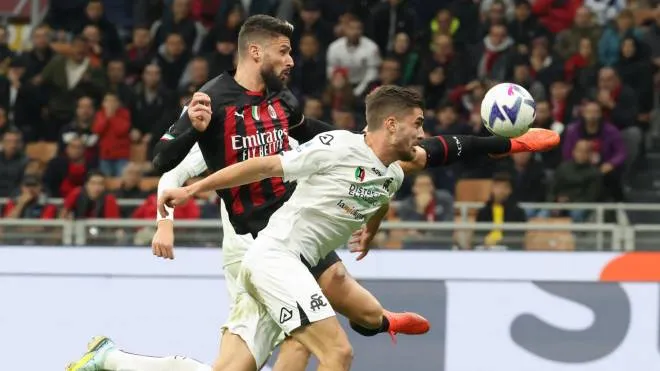 AC Milan's Olivier Giroud (L) scores goal of 2 to 1 during the Italian serie A soccer match between AC Milan and Spezia at Giuseppe Meazza stadium in Milan, 5 November  2022.
ANSA / MATTEO BAZZI