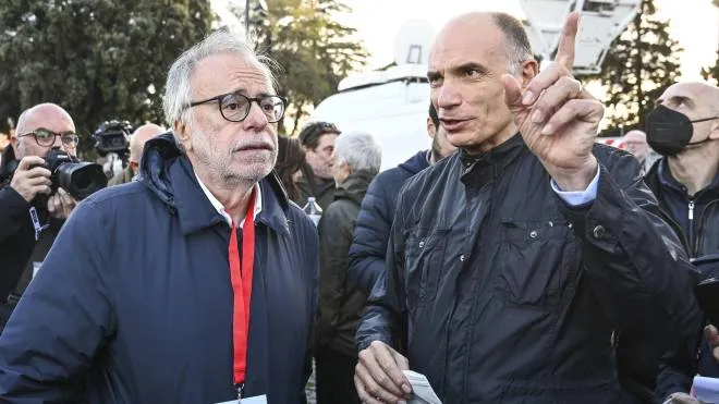Enrico Letta, 56 anni, in piazza con Andrea Riccardi di Sant’Egidio, 72