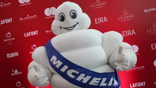 Bibendum or the Michelin Man is pictured during a ceremony revealing the 2022 selection of the Michelin Guide Dubai, the first-ever edition in the United Arab Emirates, on June 21, 2022. (Photo by Giuseppe CACACE / AFP)