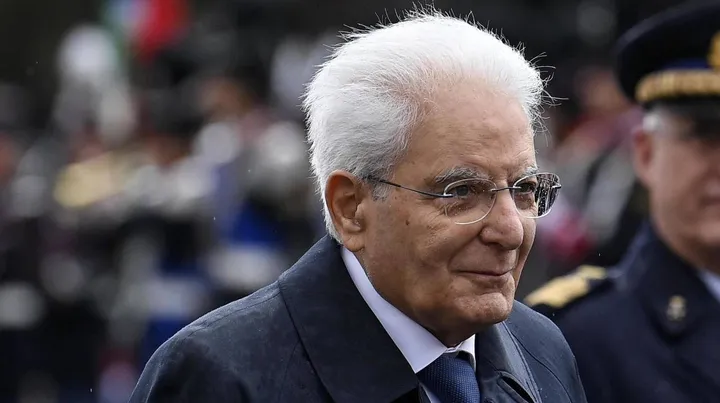 Il presidente Sergio Mattarella, 81 anni, ha spiegato perché la fuga degli italiani all’estero è un problema