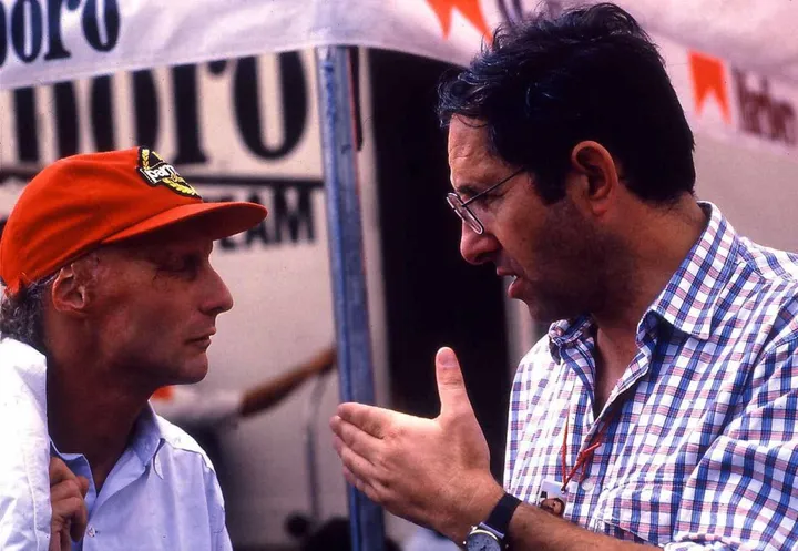 Mauro Forghieri, a destra, con Niki Lauda ai tempi dei successi con la Ferrari