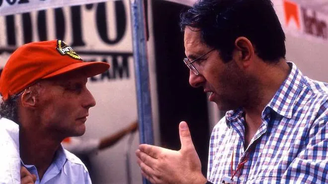 Mauro Forghieri, a destra, con Niki Lauda ai tempi dei successi con la Ferrari