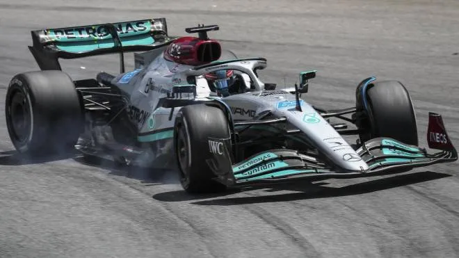 epa10302198 British George Russell of Mercedes in action during the second free practice prior to the Formula 1 Brazilian Grand Prix, in Sao Paulo, Brazil, 12 November 2022. The Formula 1 Grand Prix of Sao Paulo will be held on 13 November 2022.  EPA/Sebastiao Moreira