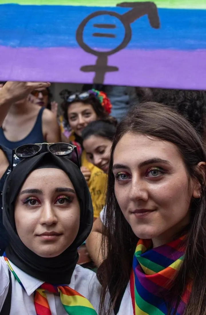 Due manifestanti al gay pride di Istanbul, la scorsa settimana