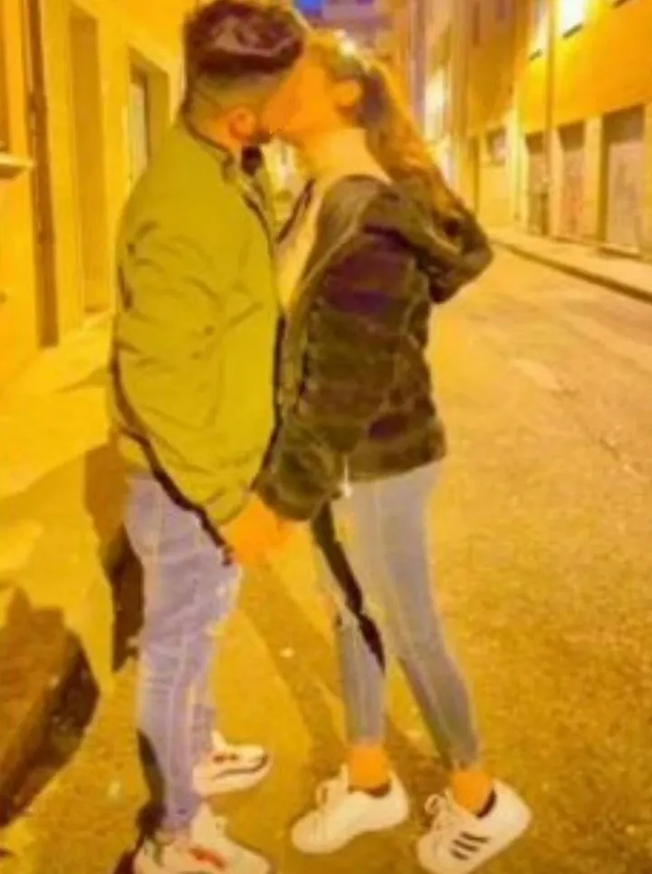 Un bacio tra Saman e il suo ragazzo, Saqib Ayub a Bologna. Lei rifiutò le nozze combinate con un altro giovane, imposte dalla sua famiglia