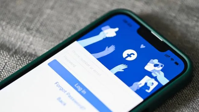 L'app di Facebook su smartphone 