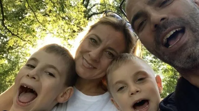 Debora Carrisi, disoccupata, e il marito Davide Dell’Osso, assicuratore, assieme ai loro due figli