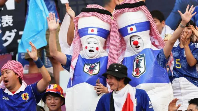epa10322293 Fans of Japan cheer prior to the FIFA World Cup 2022 group E soccer match between Germany and Japan at Khalifa International Stadium in Doha, Qatar, 23 November 2022.  EPA/Tolga Bozoglu