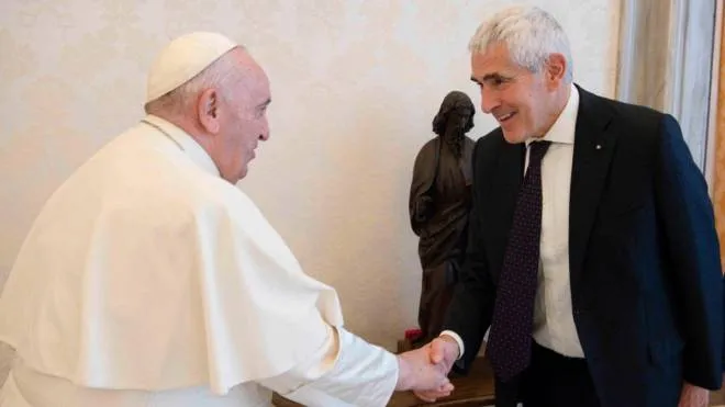 Papa Francesco e l'onorevole Pierferdinando Casini durante un'udienza privata, Citta' del Vaticano, 24novmbre 2022. ANSA/STRINGER