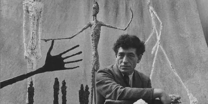 Alberto Giacometti (1901-1966) tra alcune sue opere: a Parigi nasce il suo nuovo museo