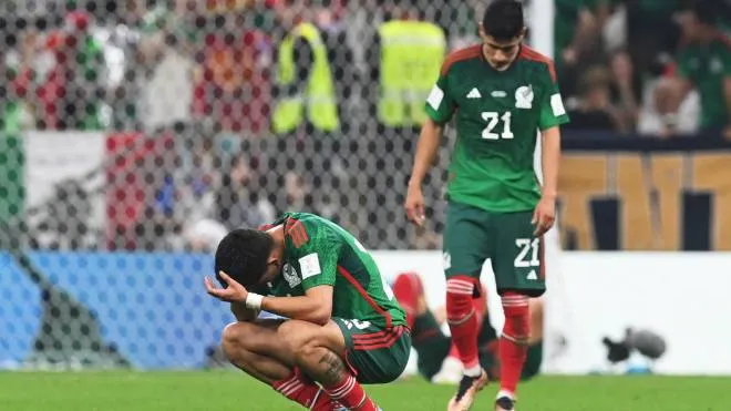 epa10340144 Playes of Mexico look dejected after the FIFA World Cup 2022 group C soccer match between Saudi Arabia and Mexico at Lusail Stadium in Lusail, Qatar, 30 November 2022.  EPA/Neil Hall