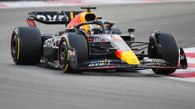 epa10316366 Dutch Formula One driver Max Verstappen of Red Bull Racing in action during the Formula One Abu Dhabi Grand Prix at Yas Marina Circuit in Abu Dhabi, United Arab Emirates, 20 November 2022.  EPA/ALI HAIDER