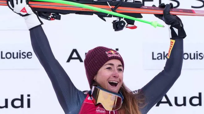 epa10345417 Sofia Goggia of Italy celebrates on the podium after winning the Women�s Downhill race at the FIS Alpine Skiing World Cup in Lake Louise, Alberta, Canada, 02 December 2022.  EPA/Nick Didlick