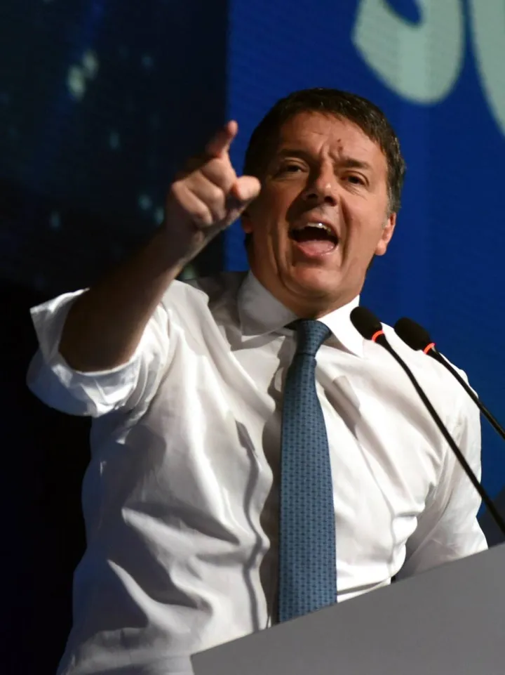 Il leader di Iv, Matteo Renzi, 47 anni, all’assemblea del suo partito si è scagliato contro il provvedimento chiamato «salva-serie A»