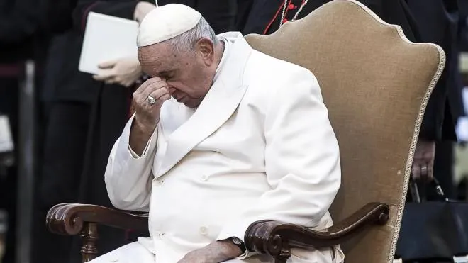 Papa Francesco (85 anni) si commuove durante la cerimonia dell’Immacolata