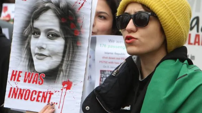 Milano, la comunità iraniana ha manifestato per chiedere diritti e libertà