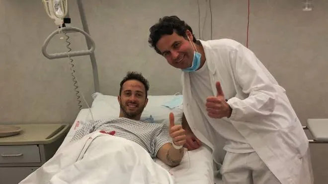 Andrea Dovizioso dopo l'operazione (foto Facebook di Dovizioso)