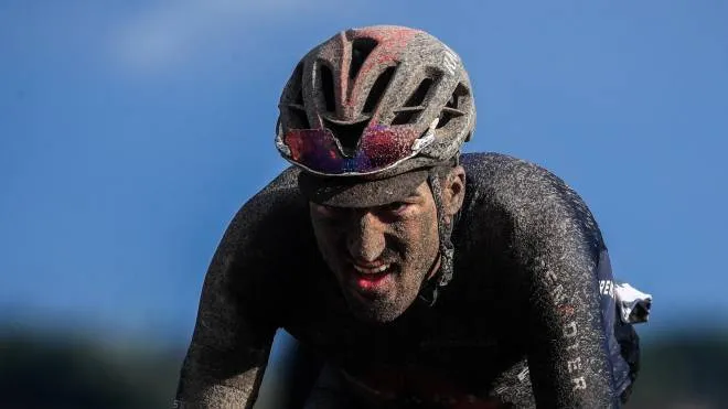 Gianni Moscon alla Parigi-Roubaix 2021 (Ansa)