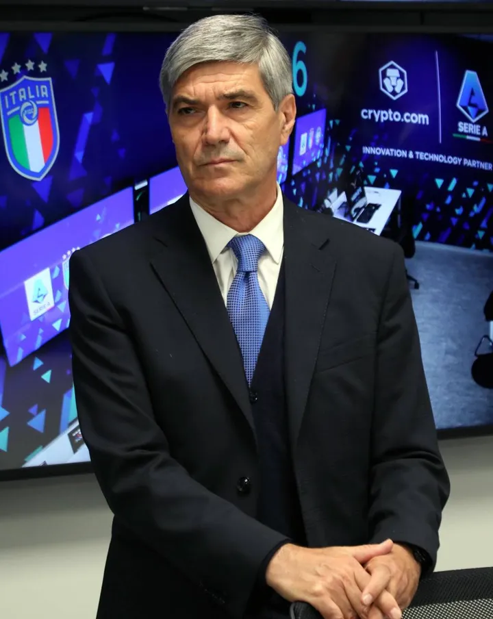 Alfredo Trentalange, 65 anni, era stato eletto presidente dell’Aia nel febbraio del 2021. In serie A ha arbitrato dal 1989 al 2003 e ha diretto 70 gare internazionali