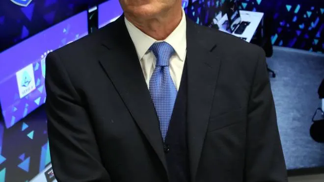 Alfredo Trentalange, 65 anni, era stato eletto presidente dell’Aia nel febbraio del 2021. In serie A ha arbitrato dal 1989 al 2003 e ha diretto 70 gare internazionali