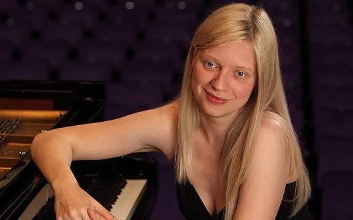 Valentina Lisitsa, pianista filo-putiniana di 49 anni: il suo spettacolo alla Fenice è stato cancellato