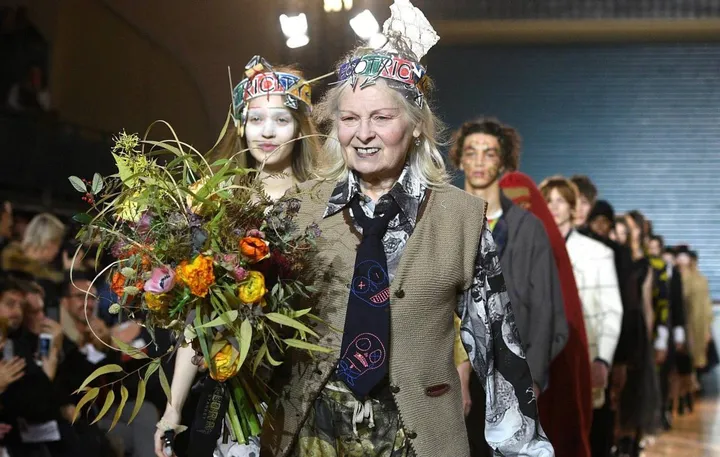 Vivienne Westwood: la stilista di origini britanniche è morta ieri all’età di 81 anni