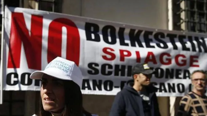 Una manifestazione organizzata dai gestori degli stabilimenti balneari contro la direttiva Ue ’Bolkestein’