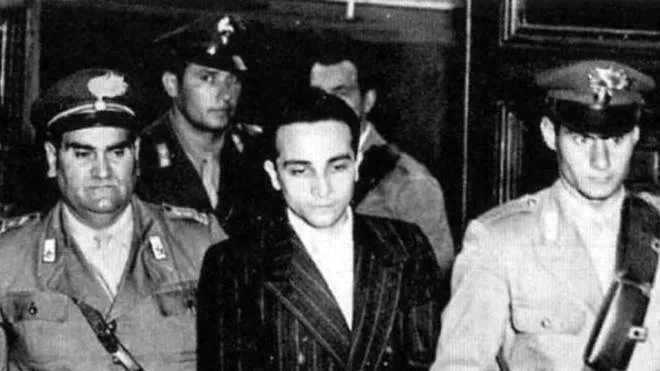 Antonio Pallante mentre viene condotto in aula per il processo, nel giugno del 1949.
ANSA/WIKIPEDIA
+++EDITORIAL USE ONLY - NO SALES+++