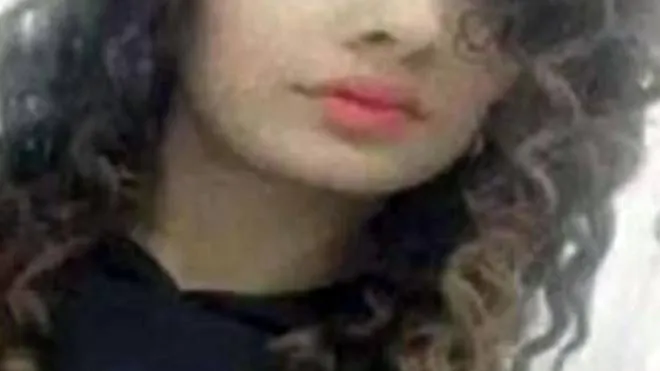 Saman Abbas aveva 18 anni quando scomarve a Novellara (Reggio Emilia) tra aprile e maggio. 2021. Il corpo è stato ritrovato il 18 novembre scorso in un casolare diroccato