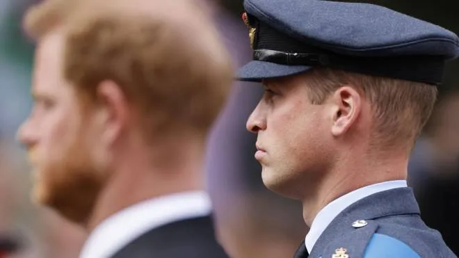 I principi William e Harry ai funerali della regina Elisabetta II