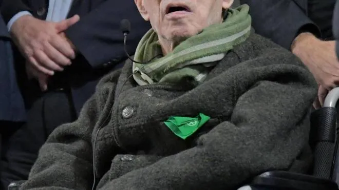 Umberto Bossi, 81 anni, durante un incontro pubblico del «Comitato del Nord», lo scorso 3 dicembre a Giovenzano (Pavia)