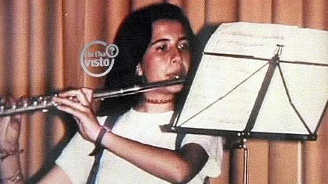 Nell'immagine tratta dal sito internet di "Chi l'ha visto?" Emanuela Orlandi mentre suona un flauto.
ANSA/CHI L'HA VISTO?
+++EDITORIAL USE ONLY - NO SALES+++