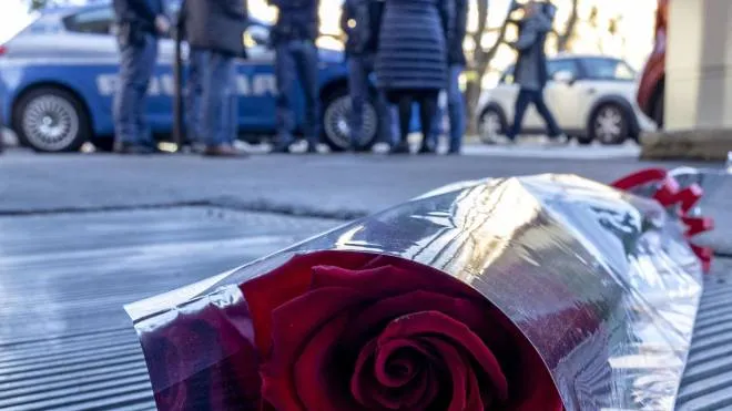 Una rosa all’angolo di via Amelia, nel quartiere Appio Latino, dove è morta Martina