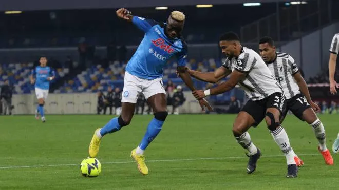Napoli's foreward Victor Osimhen (L9 and  Juventus' defender Bremer (R)   during  italian Serie A  soccer  match   SSC Napoli vs  Juventus FC  at the Diego Armando Maradona stadium in Naples, Italy, 13 January 2023
ANSA / CESARE ABBATE