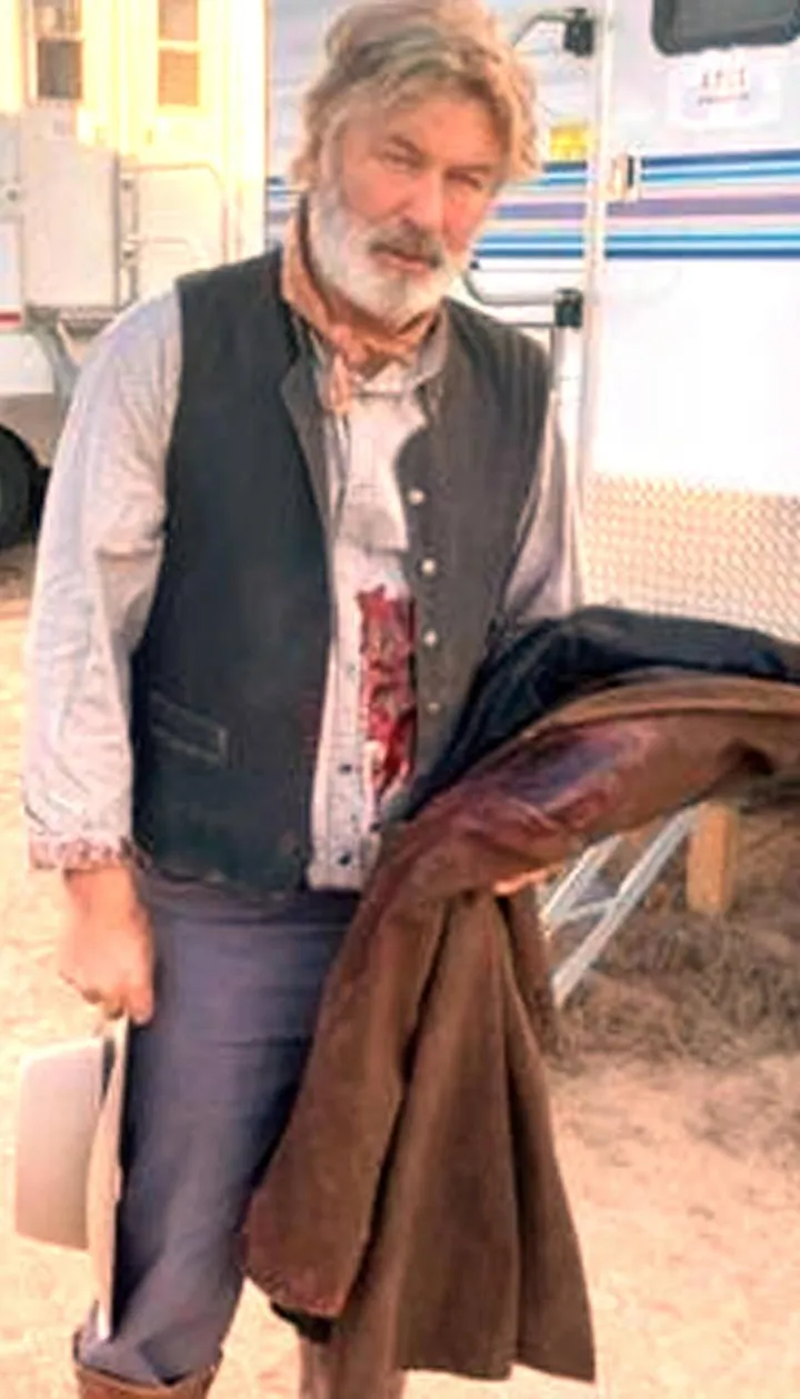 L’attore americano Alec Baldwin, 64 anni, sul set del fil ’Rust’