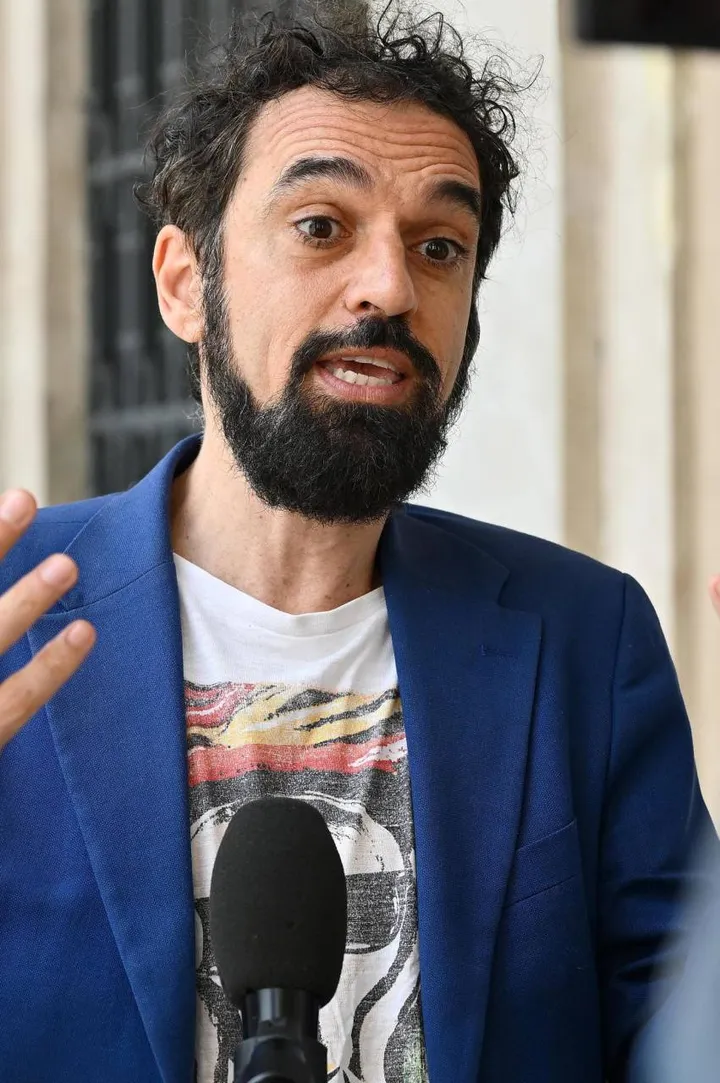 Dino Giarrusso, ex «Iena», 48 anni, eurodeputato dal 2019 con il M5S