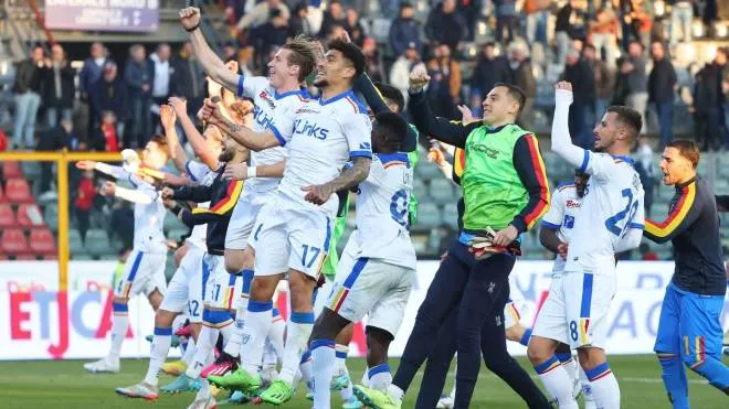 players of US Lecce celebrate the victory at the end of the Italian Serie A soccer match US Cremonese vs US Lecce at Giovanni Zini stadium in Cremona, Italy, 4 February 2023.
ANSA/SIMONE VENEZIA