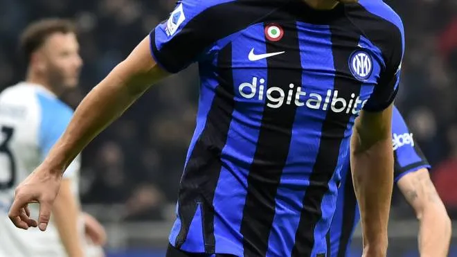 Edin Dzeko, 36 anni, è favorito su Romelu Lukaku per completare l’attacco accanto all’imprescindibile Lautaro. Per il bosniaco sette i gol in campionato