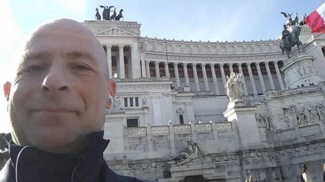 Arturo Luca Battisti, milanese di 46 anni, in gravi condizioni dopo essere stato accoltellato a Roma