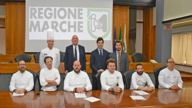 Gli chef col governatore Acquaroli, il direttore dell’Atim Bruschini, Luca Santini (Unione Cuochi) e il preside Alessandro Impoco