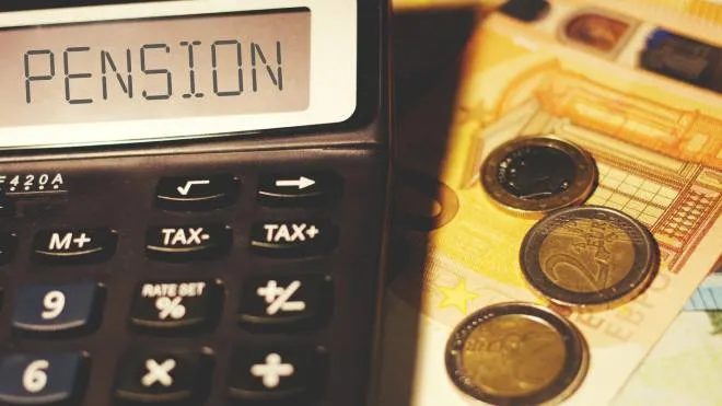 Calculator and euros with the sign Pension