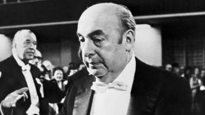 Pablo Neruda il 12 ottobre 1971 a Stoccolma mentre riceve il Nobel per la letteratura