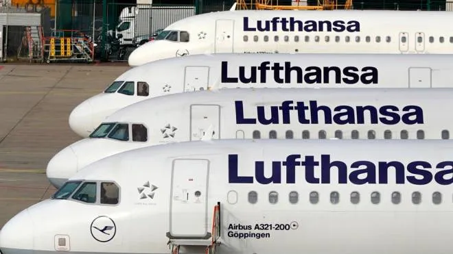 Airplanes of German airline Lufthansa parked at the international airport in Frankfurt am Main, Germany, 02 September 2022. ANSA/RONALD WITTEK