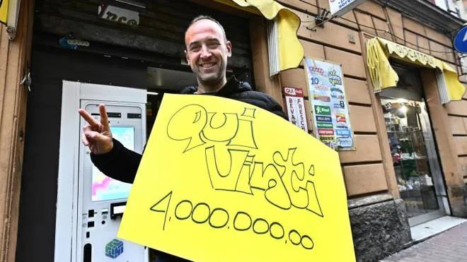 Furio, il titolare della tabaccheria di Genova che ha venduto una quota del sistema vincente; sotto, Valeria Carbone, direttrice sviluppo delle lotterie Sisal